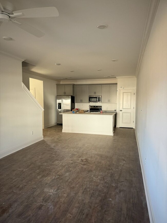 Building Photo - South Grove 731