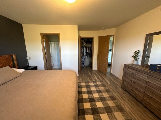 Building Photo - ***PENDING APPLICATIONS***3 Bed/2 Bath Qui...