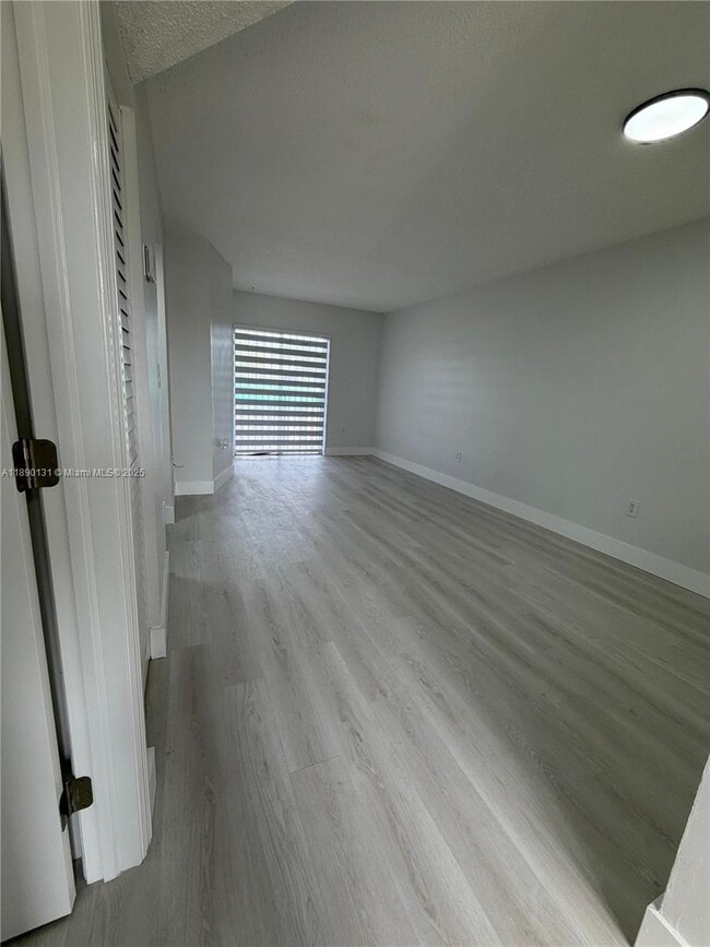 Building Photo - 2721 NW 23rd Ct