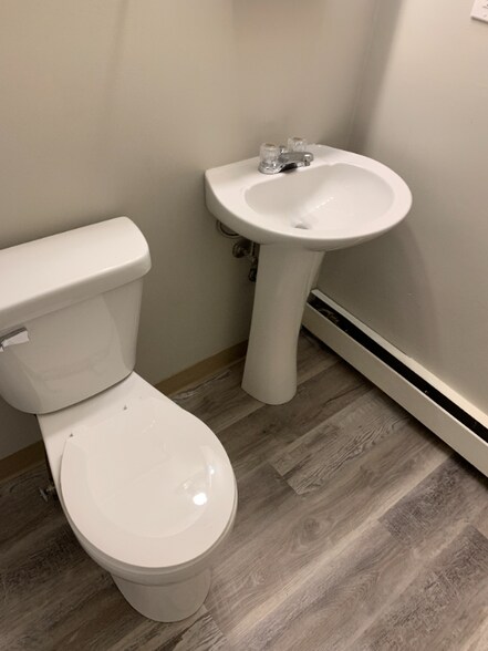 Building Photo - 554 West Ave