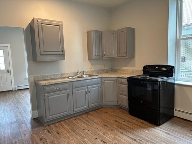 Building Photo - 136-138 W Main Ave-136