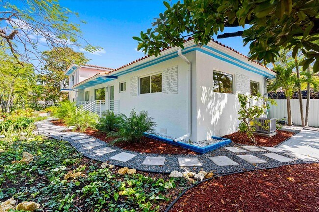 Building Photo - 1345 SW 14th Ave