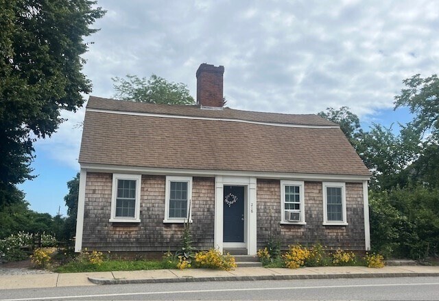 Building Photo - 218 Sandwich St