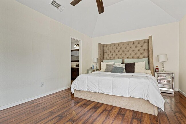 Building Photo - 8814 Pine Forest Dr