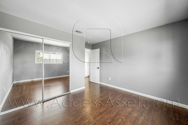 Building Photo - Charming Oceanside Retreat Near Camp Pendleton