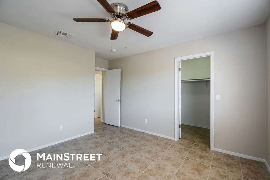 Building Photo - 1919 W Calle Guadalajara