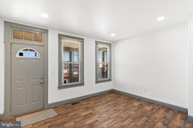 Building Photo - 941 Brunswick St