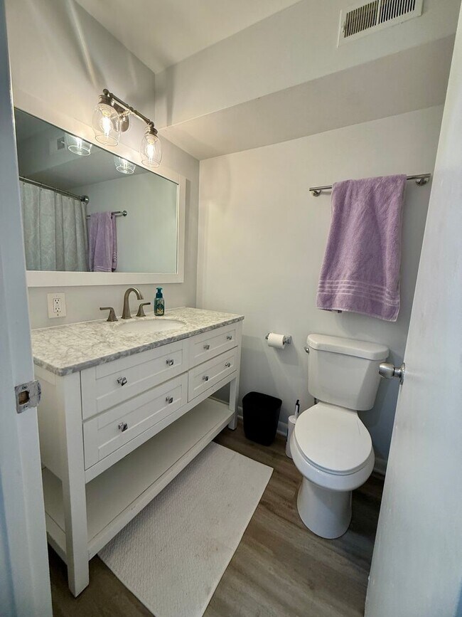 Building Photo - Fully Furnished Condo with community pool