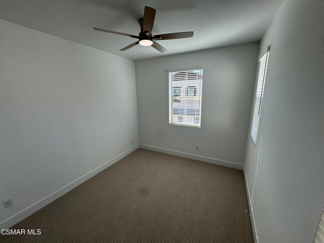 Building Photo - 701 Edward Scholle Dr