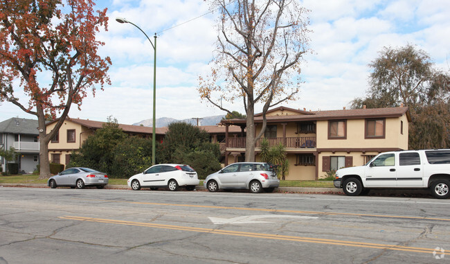Primary Photo - 1831 Riverside Dr