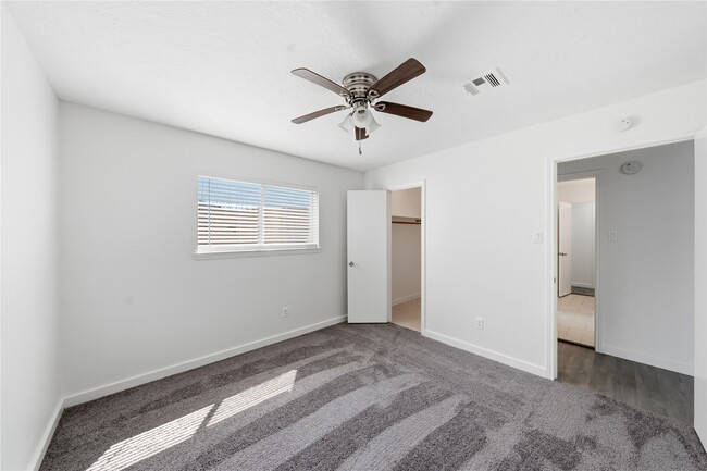 Building Photo - 2303 Keyhole Ln