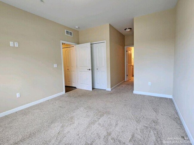 Building Photo - 5643 Arbor Chase Dr
