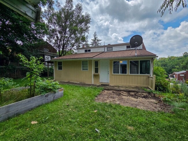 Building Photo - 151 Mahoning Dr
