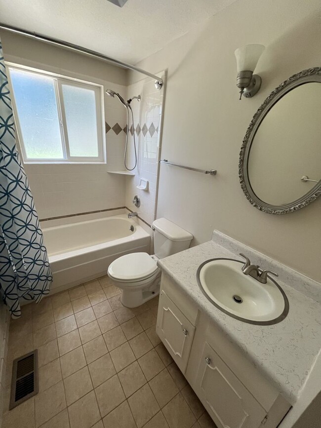 Building Photo - Beautiful Home in Mt Pleasant