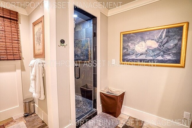 Building Photo - Welcome to a stunning home in Virginia Hig...