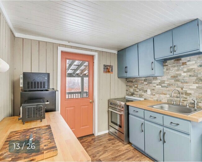 Building Photo - 15 Cottage Rd