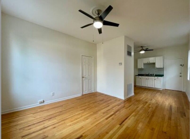 Building Photo - 2221 N Hoyne Ave