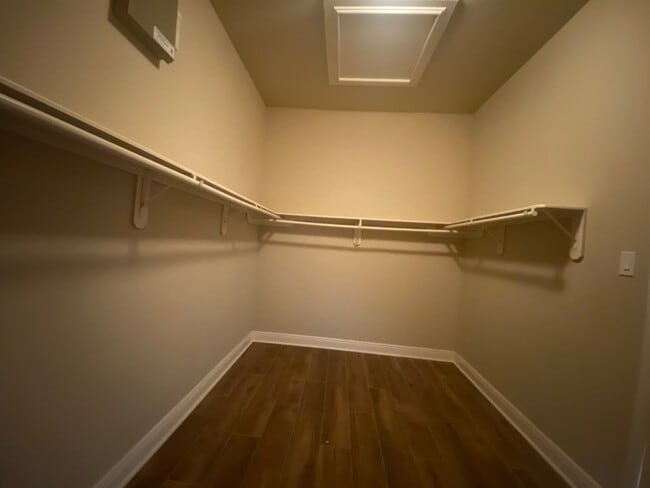 Building Photo - 2101 Crestwind Ct