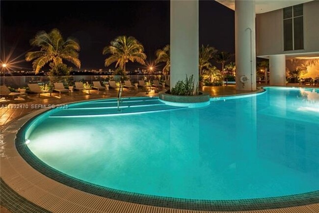 Building Photo - 700 NE 24th St