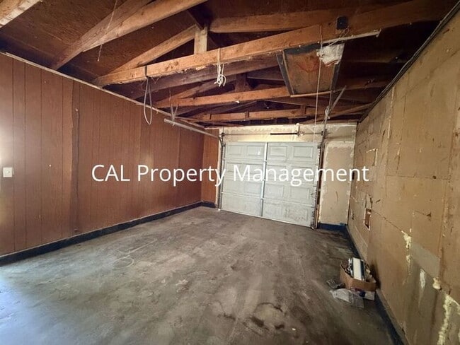 Building Photo - Three bedroom house in Seaside, CA