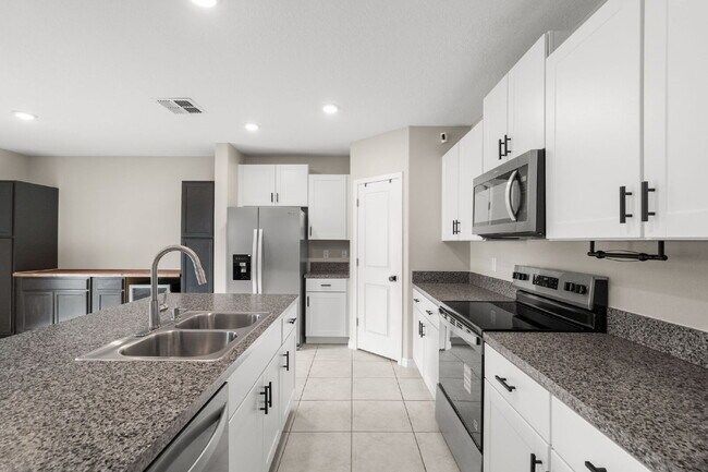 Building Photo - LIKE NEW Home For Rent in Sun City!