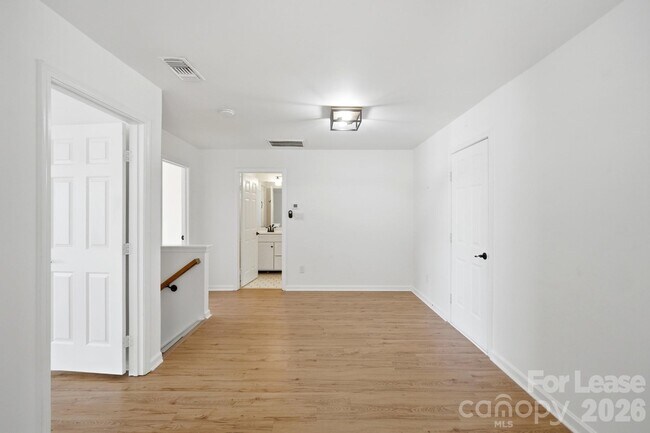 Building Photo - 4084 Holly Villa Cir
