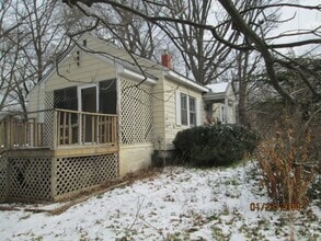 Building Photo - 3 bedroom home on 5 acres