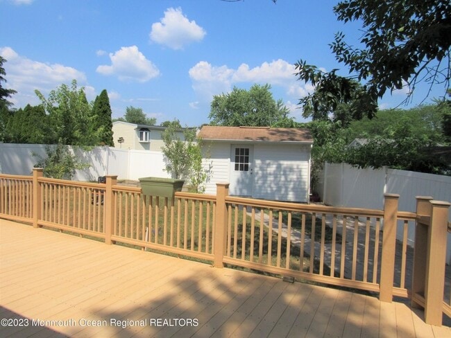 Building Photo - 26 Lincroft Ave