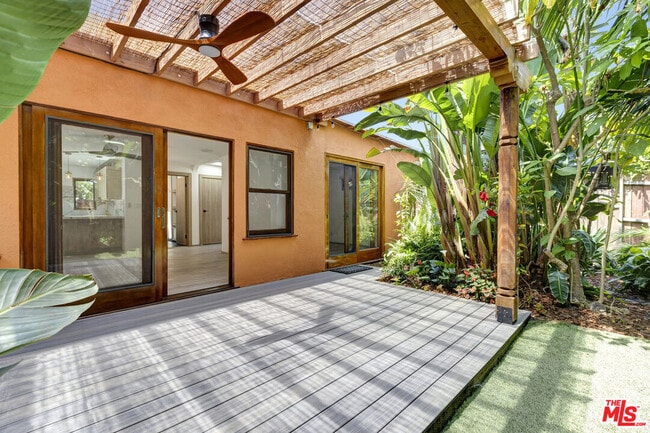 Building Photo - 1138 1\2 N Poinsettia Pl