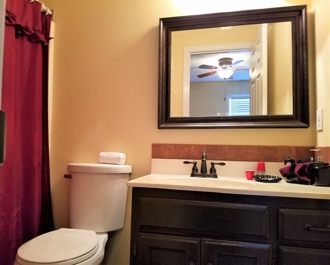 Building Photo - Canova Ct