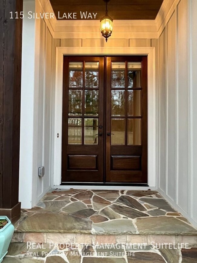 Building Photo - 115 Silver Lake Way