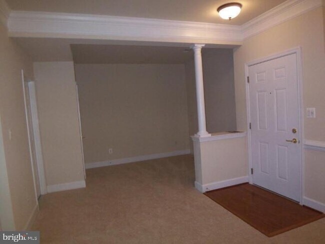 Building Photo - 7065 Heritage Hunt Dr