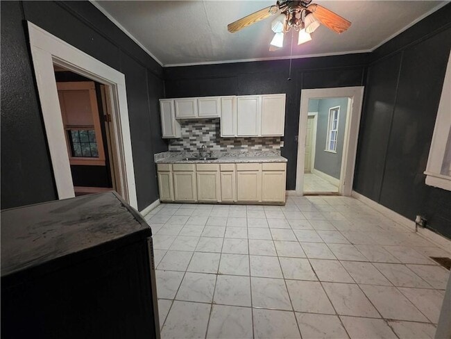 Building Photo - 14 Southern St