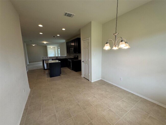 Building Photo - 250 Zuma Dr