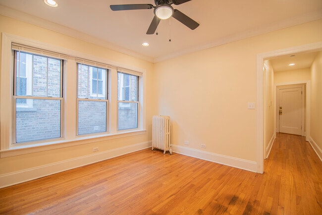 Building Photo - 7648 N Greenview Ave