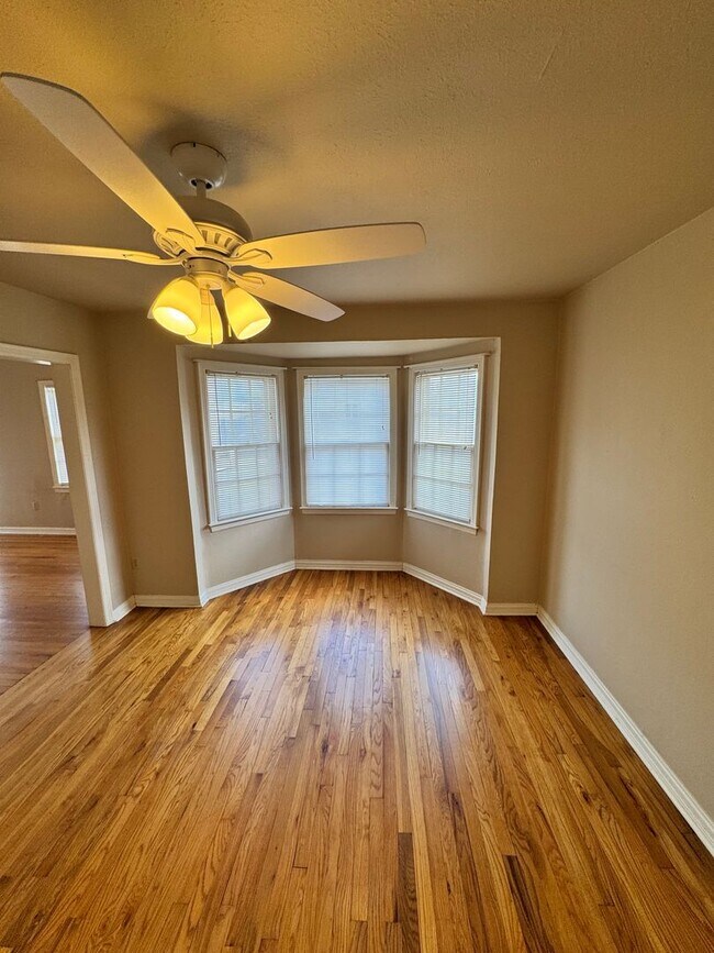 Building Photo - Charming 2 bedroom