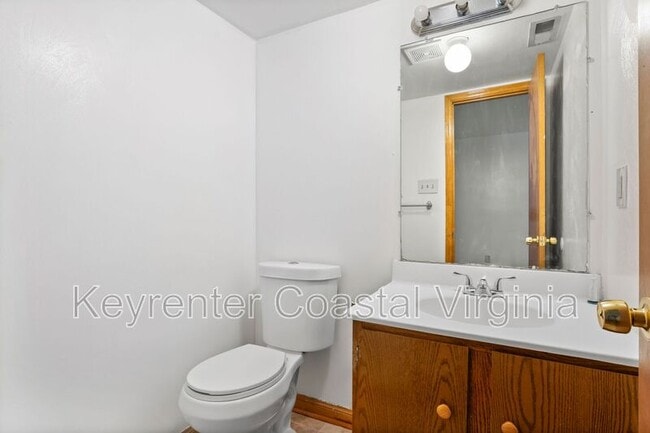 Building Photo - 1010 Quash St