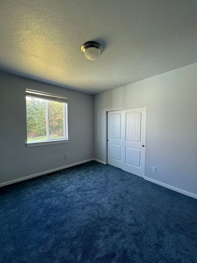 Building Photo - Beautiful Hilltop Country Home with Stunning Views