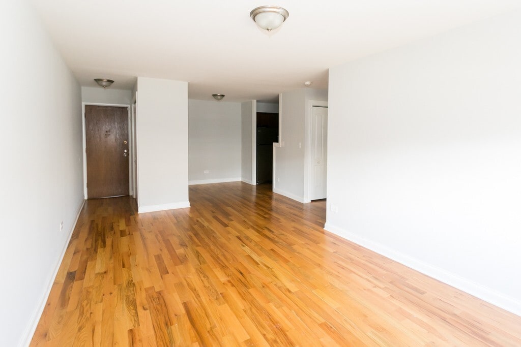 Building Photo - 701 Elm Pl