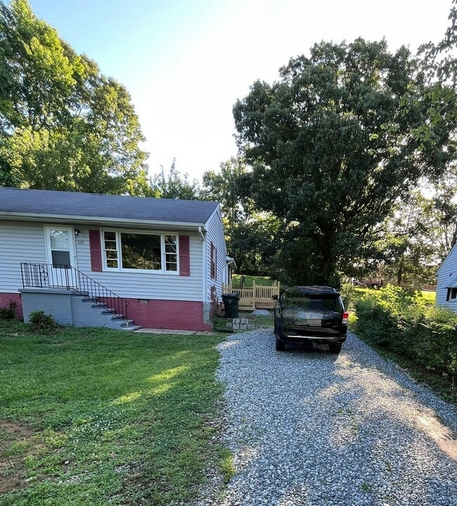 Building Photo - 229 Watson Dr