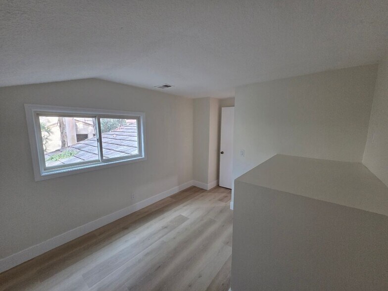 Building Photo - 24776 Glenwood