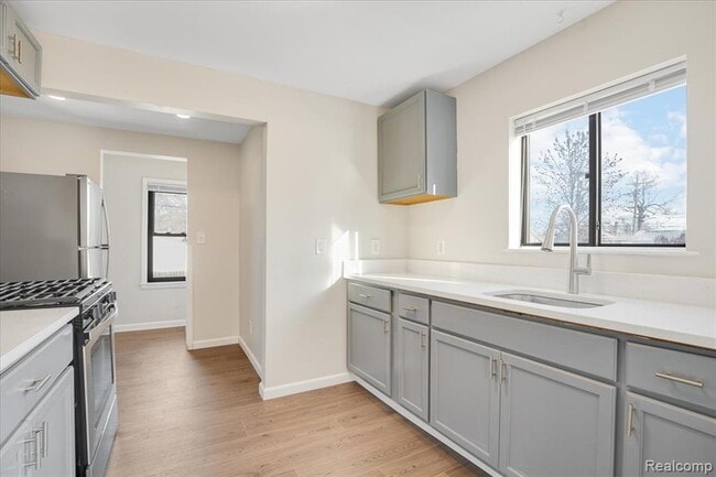 Building Photo - 60 W Harry Ave