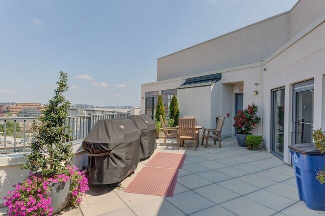 Building Photo - 2020 12th St NW