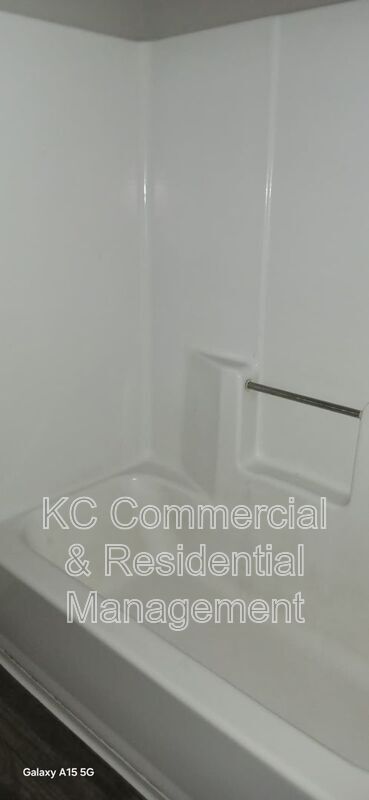 Building Photo - 211 W Main St