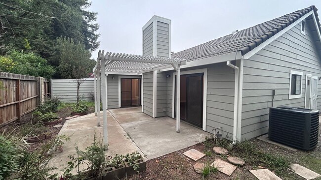 Building Photo - 3545 Thomas More Way