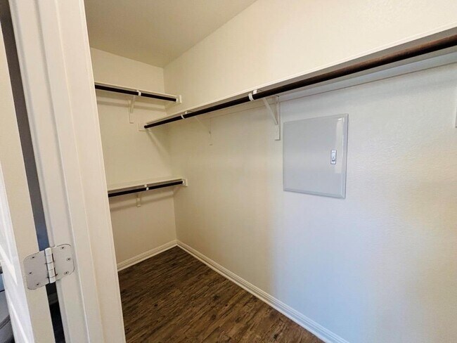 Building Photo - 1310 Walden Pond Dr