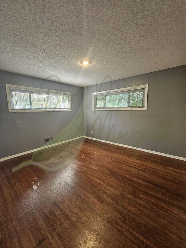 Building Photo - RANCH STYLE HOME!!!