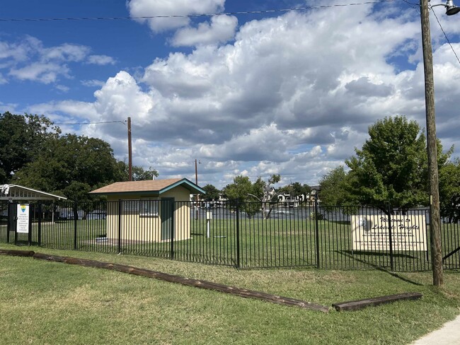 Building Photo - 3810 Coyote Trail