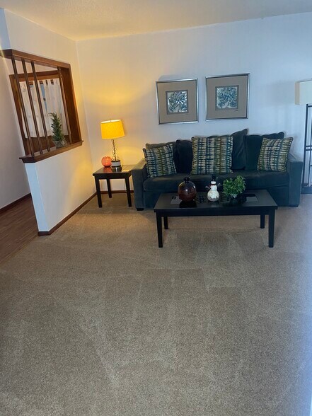 living room - 539 Plymouth Ave