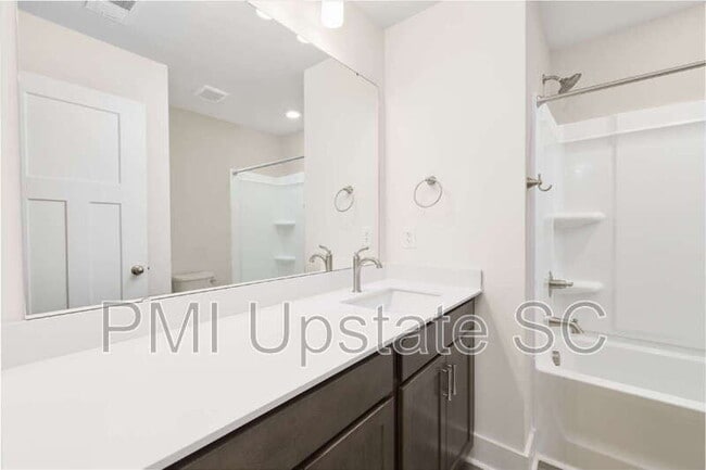 Building Photo - 214 Cali Wy